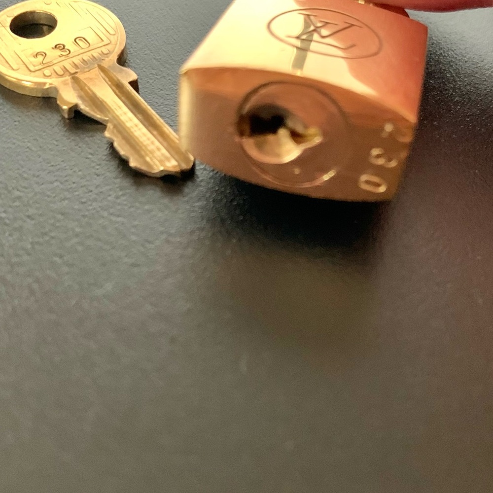 Louis Vuitton Padlock and Key Rare 200 Series # 230 - Picture 4 of 8